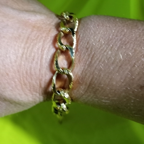 Goldtone monet textured chain bracelet - Picture 5 of 6